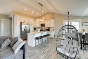 Ocean Shores Home with Game Room - Walk to Beaches!