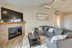 Ocean Shores Home with Game Room - Walk to Beaches!