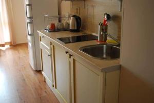 Plush, 1 Bed Apt, Dawn Park D