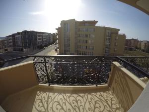 Plush, 1 Bed Apt, Dawn Park D