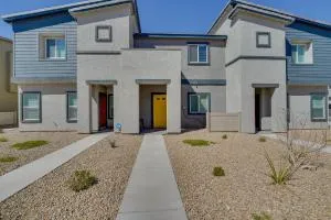 Inviting Henderson Townhome with Community Pool! - Primm