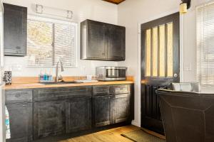 Peaceful 2 Bedroom Cabin Perfect for Families