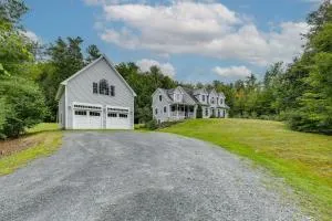 Meriden Village of Plainfield Home with Backyard - 汉诺威