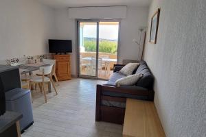 T2 vue mer dans résidence calme T2 sea view in a quiet residence