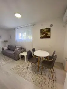 Eleni - 文加卡班加