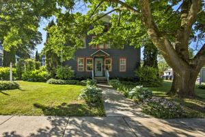 Walk to Dtwn Shops and Eats Sturgeon Bay Retreat