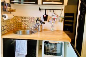 Maisons de vacances La Maison des Plantes, charmante, atypique et cosy pour 4 personnes avec parking et jardin : photos des chambres