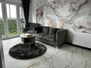 Two bed apartment with balcony Slough,Windsor,Legoland - 比肯斯菲尔德