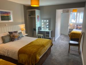 Family Room (2 Adults + 2 Children) room in Sraid Eoin House
