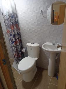 HABITACIÓN independiente con COCINA EN LAURELES ESTADIO para 3 personas