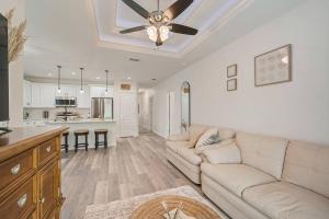 Sunny Coastal,3 BD, 2 BA, King Master Suite, Close to Ocean, Golfing , Fishing