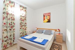 Apartments with a parking space Stinjan, Pula - 20816