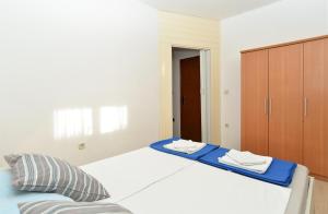 Apartments with parking space Stinjan, Pula - 20816