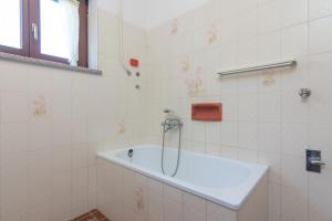 Apartments with parking space Fazana - 20822