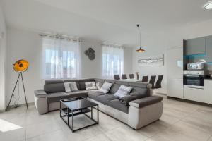 Family-friendly apartments with swimming pool Medulin - 20909