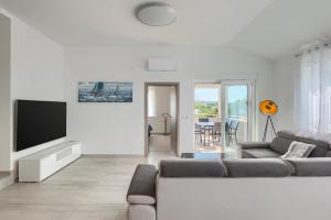 Family-friendly apartments with swimming pool Medulin - 20909