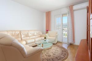 Family-friendly apartments with swimming pool Split - 21026