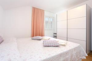 Family-friendly apartments with swimming pool Split - 21026