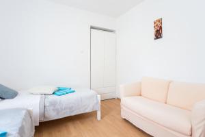 Family-friendly apartments with swimming pool Split - 21026