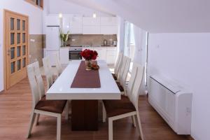 Apartment Violeta 2 with parking