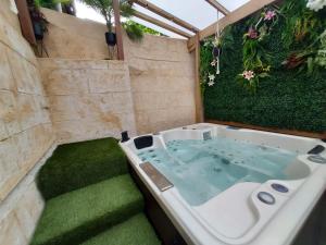 Appartements suite spa jacuzzi tout confort : photos des chambres