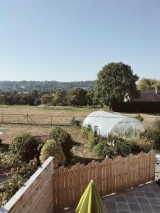 A deux pas de Cabourg ,avec une belle vue sur la campagne normande.A grangues