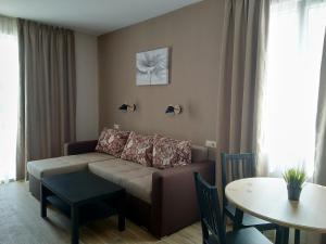 Апартаменти Детелини