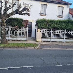 Appartements Jolie F2-5mn de l'aeroport d'Orly parking prive gratuit : photos des chambres