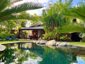 Villa Coral - Tropical Oasis Footsteps to Four Mile Beach - Oak Beach