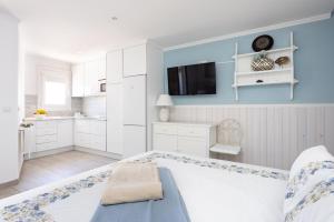 3 apartments 50m from the Las Americas Promenade with heated pool