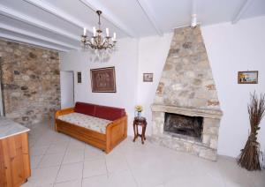 Two Bedroom-Apartment - Split Level with Fireplace
