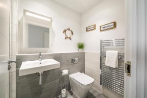 1 Putsborough - Luxury Apartment at Byron Woolacombe, only 4 minute walk to Woolacombe Beach!