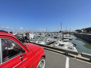 Studio Mezzanine Lumineux avec Wifi, Idéalement Situé, 4 Couchages, à 250m de la Plage et du Port - FR-1-224B-99