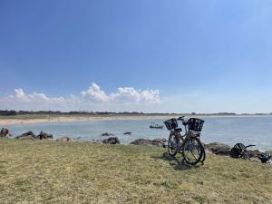 Studio Mezzanine Lumineux avec Wifi, Idéalement Situé, 4 Couchages, à 250m de la Plage et du Port - FR-1-224B-99