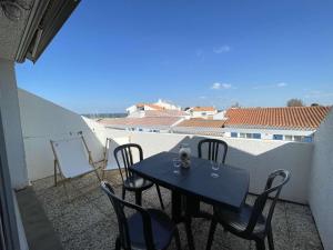 Appartement 2 pièces avec balcon, proche plage - FR-1-224B-563