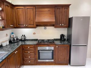 Sunrise Apt - Modern Studio Apt near the Beach