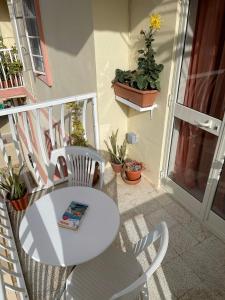 Sunrise Apt - Modern Studio Apt near the Beach