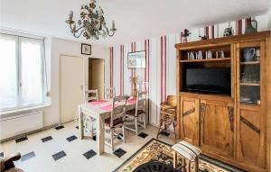 Maisons de vacances Amazing Home In Pronne With Wifi And 2 Bedrooms : photos des chambres