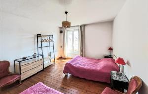 Maisons de vacances Amazing Home In Pronne With Wifi And 2 Bedrooms : photos des chambres