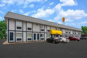 Super 8 by Wyndham Wooster - 阿什兰