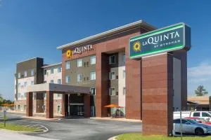 La Quinta Inn & Suites by Wyndham Augusta Fort Eisenhower - 格罗夫敦