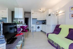 Appartements French Riviera 1 bedroom on the beach facing Cannes : photos des chambres