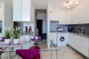 Appartements French Riviera 1 bedroom on the beach facing Cannes : photos des chambres