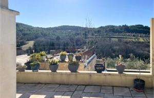 Maisons de vacances Nice Home In La Roque-sur-pernes With Outdoor Swimming Pool, Wifi And 4 Bedrooms : photos des chambres