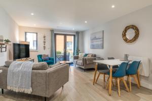 1 Putsborough - Luxury Apartment at Byron Woolacombe, only 4 minute walk to Woolacombe Beach!