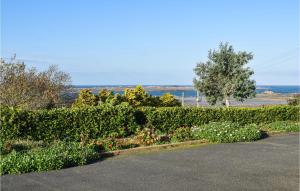 Maisons de vacances 3 Bedroom Nice Home In Kerbors : photos des chambres