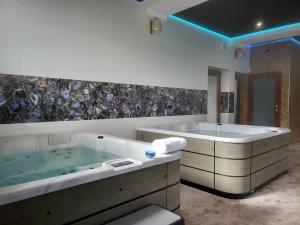 Dom Jastrzębia z basenem i jacuzzi