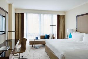 Executive Room, Executive lounge access, Guest room, 1 King room in London Marriott Hotel Canary Wharf