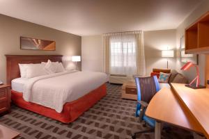 King Studio with Sofa Bed room in TownePlace Suites Boise West / Meridian
