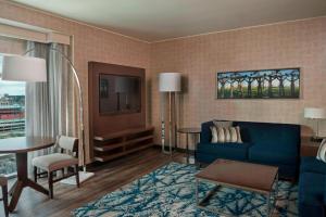 Buffalo Marriott at LECOM HARBORCENTER